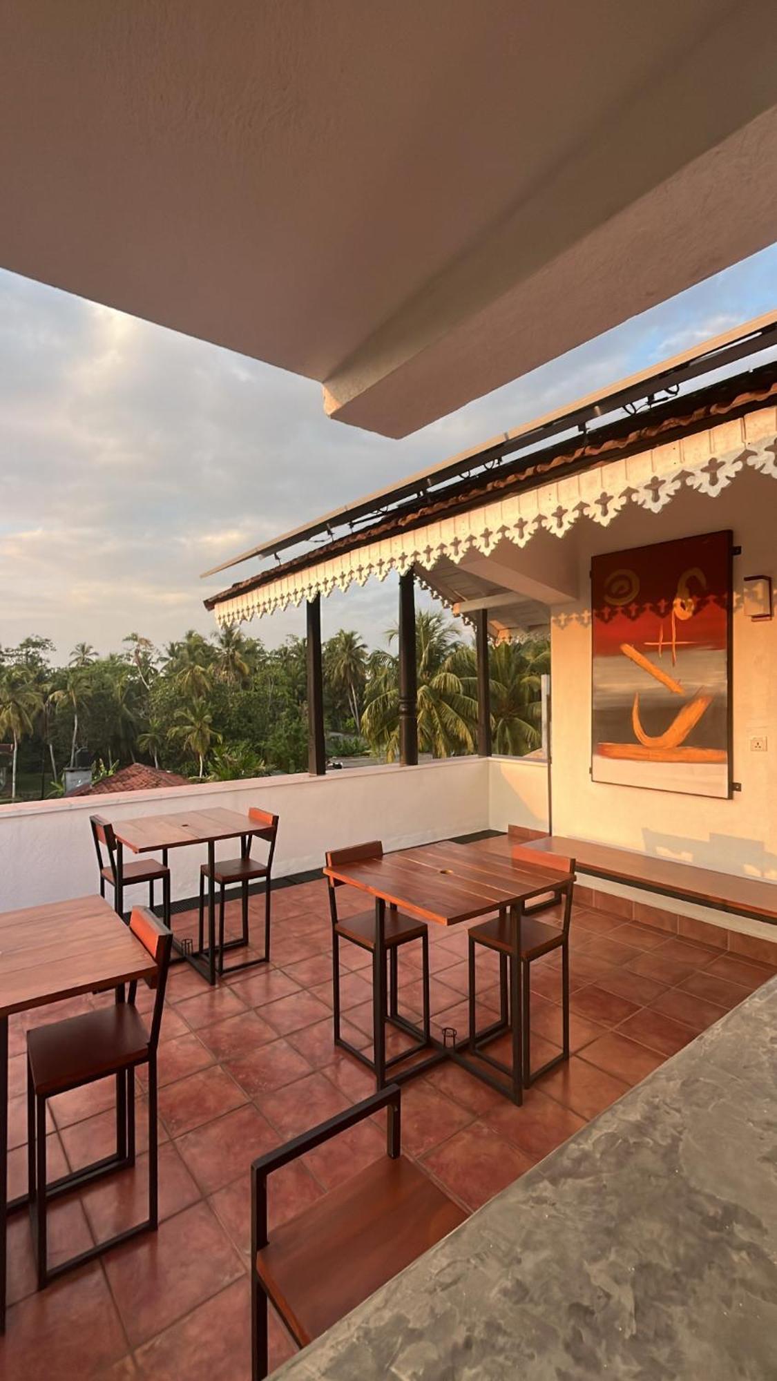 Beach Club Apartments อินดูรูวา ภายนอก รูปภาพ