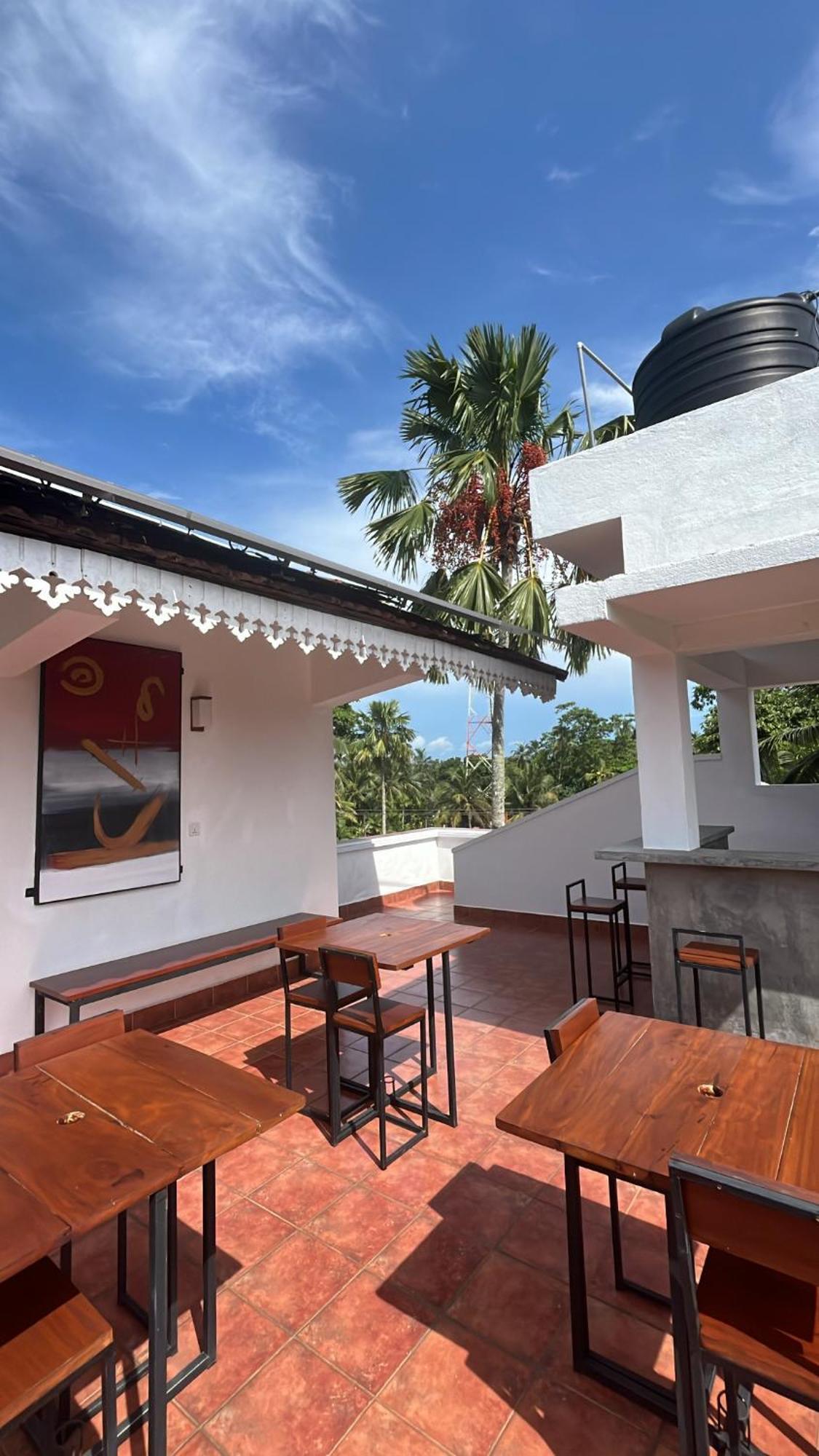 Beach Club Apartments อินดูรูวา ภายนอก รูปภาพ