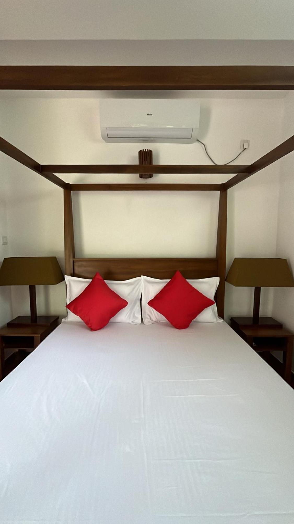 Beach Club Apartments อินดูรูวา ภายนอก รูปภาพ