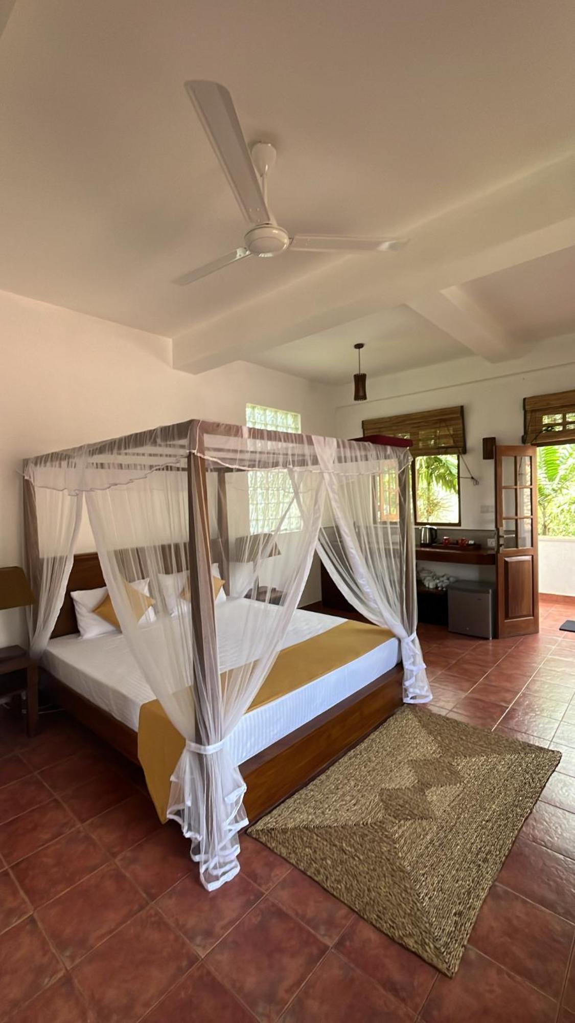 Beach Club Apartments อินดูรูวา ภายนอก รูปภาพ